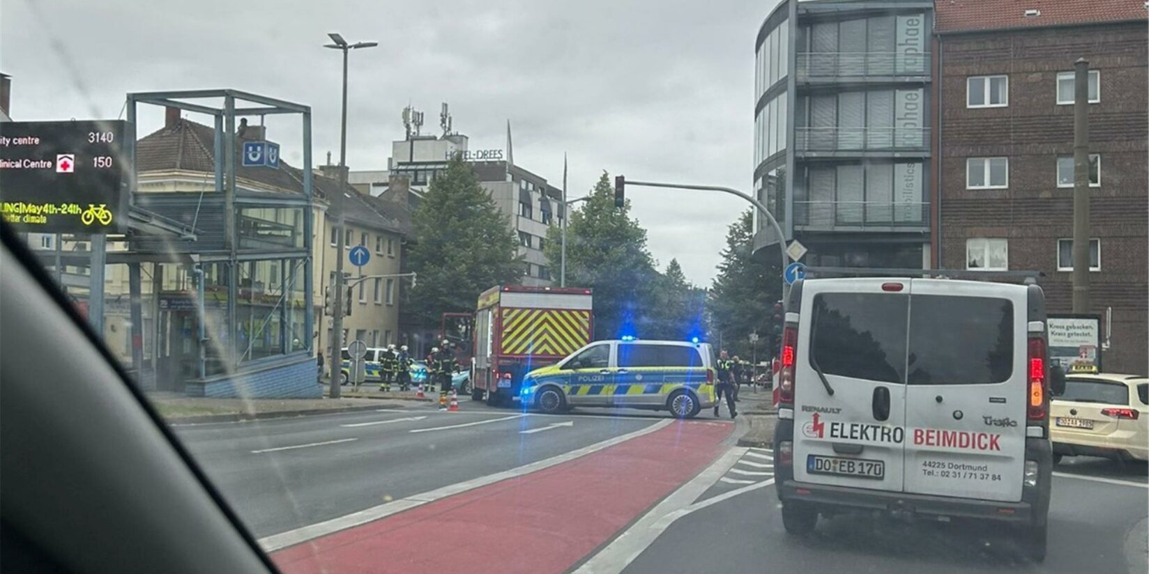 Sperrung nach Autounfall – Ampel wird installiert