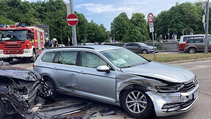 Verkehrsunfall in Neuried: Säugling im Auto blieb unverletzt