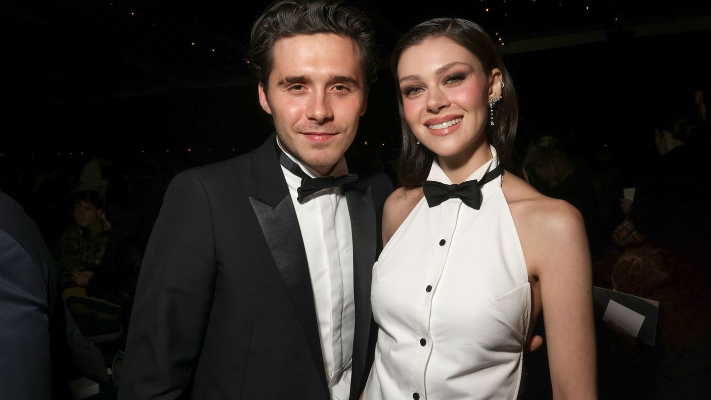 Haben einen gemeinsamen Nachnamen: Brooklyn und Nicola Peltz-Beckham. (Archivbild) Foto: Vianney Le Caer/Invision/AP