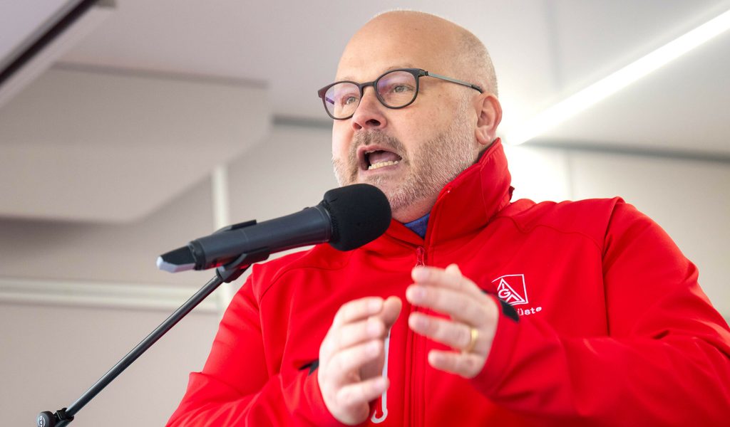 Schluss mit Regelarbeitszeit? Betriebsräte lehnen Aufhebung ab