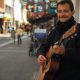Straßenmusiker aus Herrnburg spielt lieber in die Kreisstadt als in Lübeck