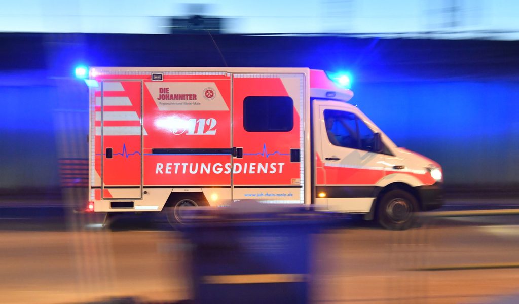 Ribnitz-Damgarten: Senior überfährt Ehefrau auf Parkplatz