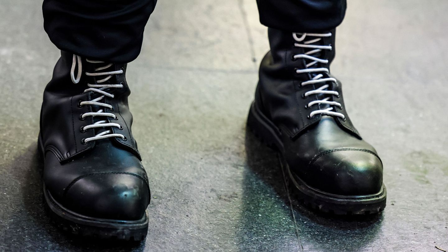 Die Zahl rechter Straftaten ist in einigen Thüringer Kreisen stark gestiegen. (Symbolbild) Foto: Christoph Reichwein/dpa
