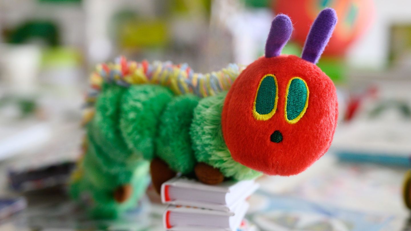 Ein absoluter Klassiker: "Die kleine Raupe Nimmersatt" lockt zur Raupenparty in Hildesheim. (Symbolbild) Foto: Christophe Gateau