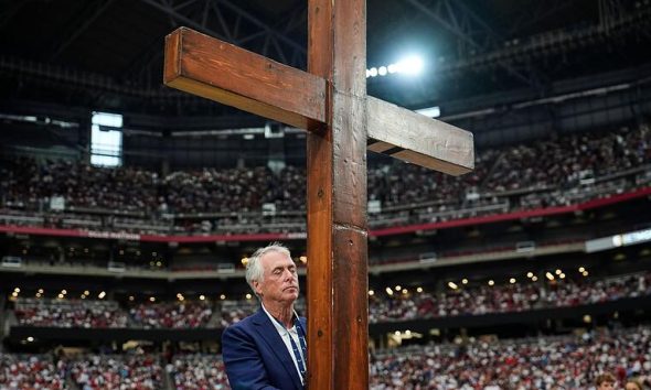 Kämpferische Trauerfeier für rechten US-Aktivisten Kirk