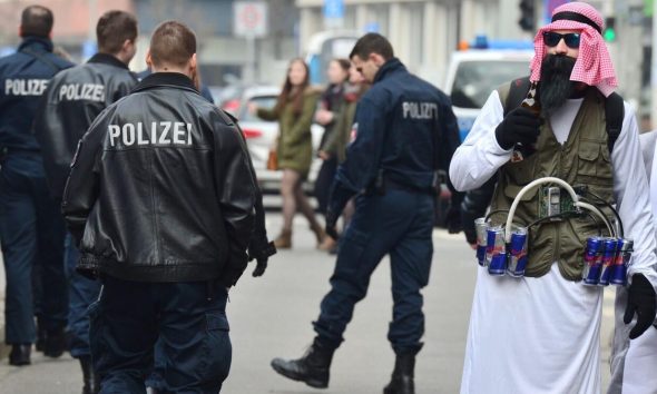 Polizei Köln gegen „gewaltverherrlichende Kostüme“ am 11.11.