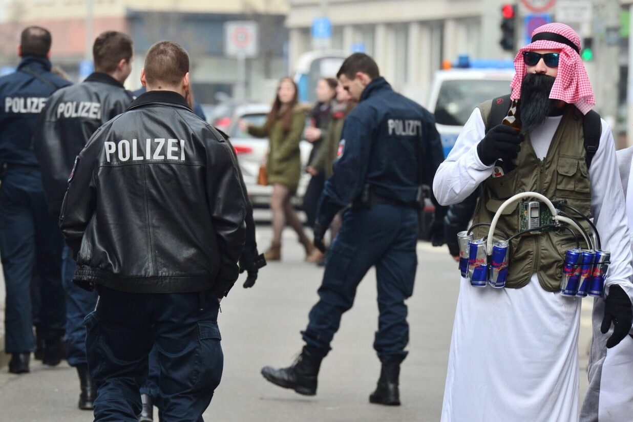 Polizei Köln gegen „gewaltverherrlichende Kostüme“ am 11.11.