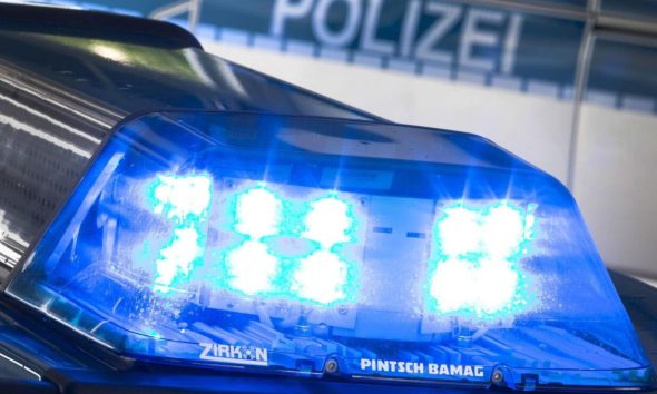 Zusammenstoß an A 61 - Vollsperrung und drei Verletzte